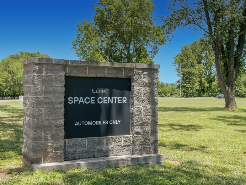 More Photos Of 1500 Geospace Dr, Independence Warehouse For Lease