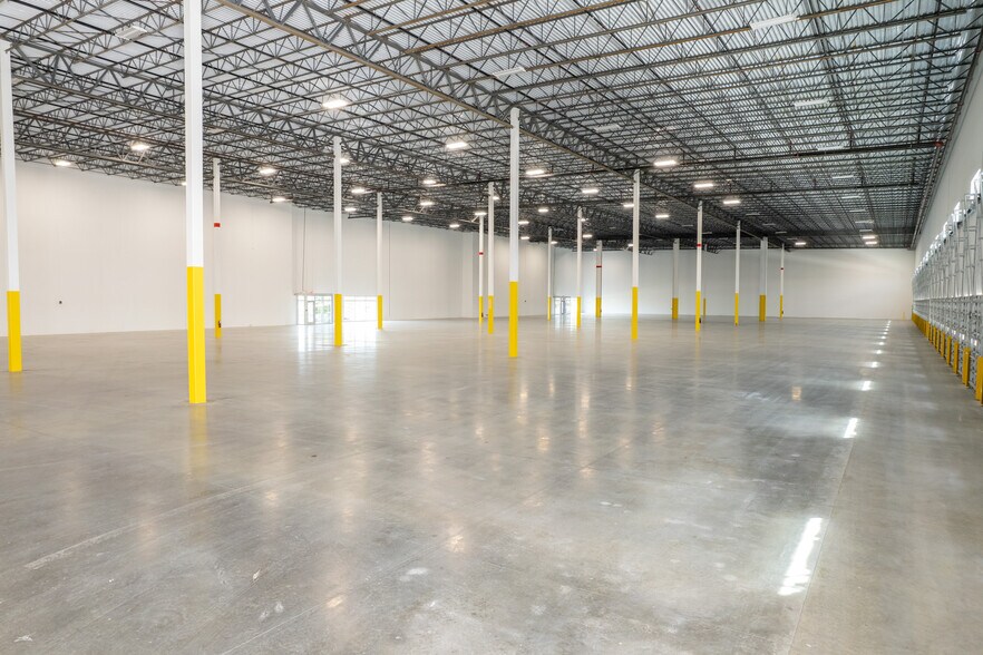 More Photos Of 8593 NW 96th St, Medley Unknown For Lease