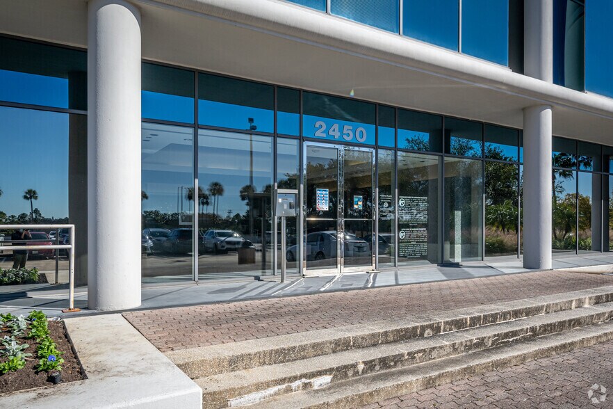 More Photos Of 2450 South Shore Blvd, League City Office For Lease