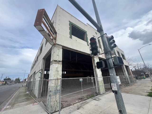 More Photos Of 208 E Olive Ave, Turlock Storefront For Sale