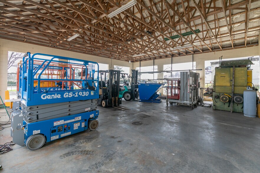 More Photos Of 2065 Cleveland Hwy, Dalton Flex For Sale