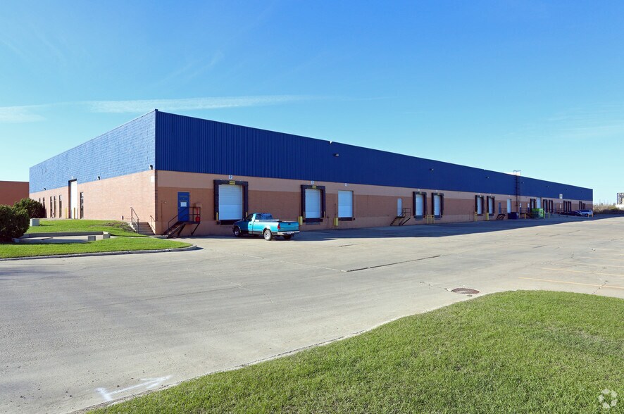 Primary Photo Of 4718-4744 94 Av NW, Edmonton Distribution For Lease