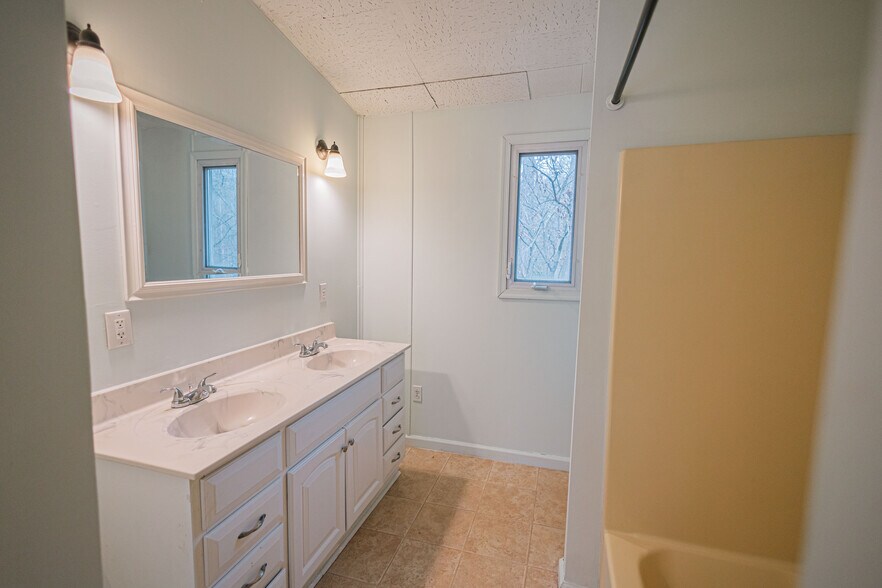 More Photos Of 1460 Pocono Ln, Bartonsville Multifamily For Sale