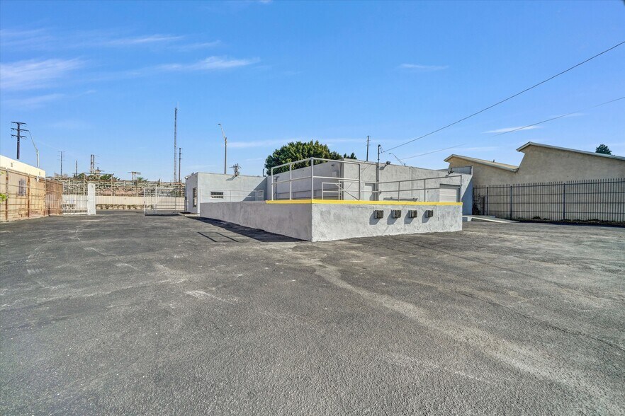 More Photos Of 520 W Pacific Coast Hwy, Long Beach Flex For Sale