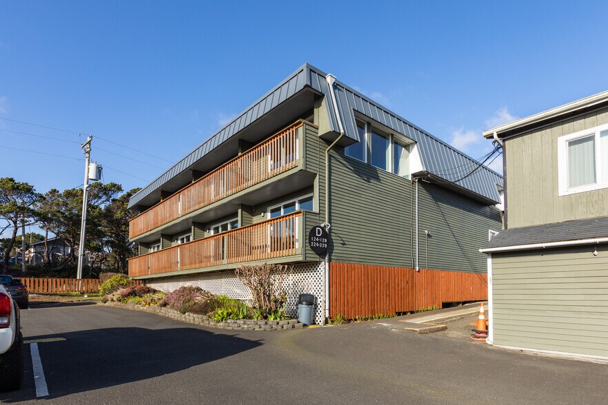 More Photos Of 101 NW 11th Ave, Rockaway Beach Hotel For Sale