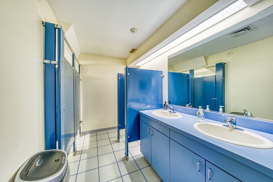 More Photos Of 99 Middle St, Manchester Office Residential For Sale