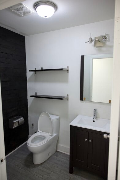 More Photos Of 7215 NW 41st St, Miami Warehouse For Sale