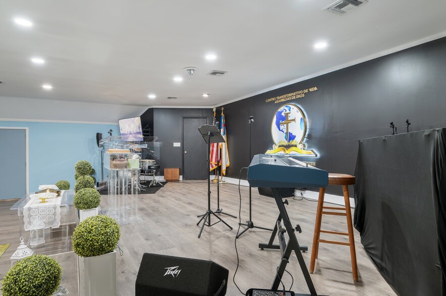 More Photos Of 17457 US-331, Freeport Specialty For Sale