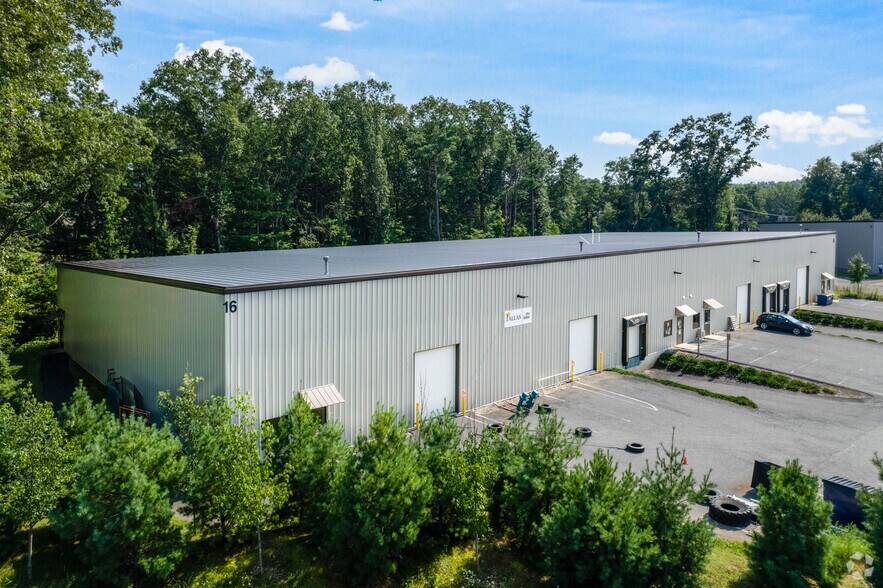 More Photos Of 16 Fairchild Sq, Clifton Park Warehouse For Lease
