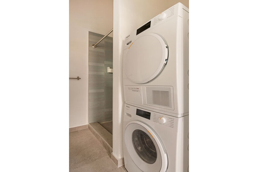More Photos Of 215 W 7th St, Los Angeles Apartments For Sale