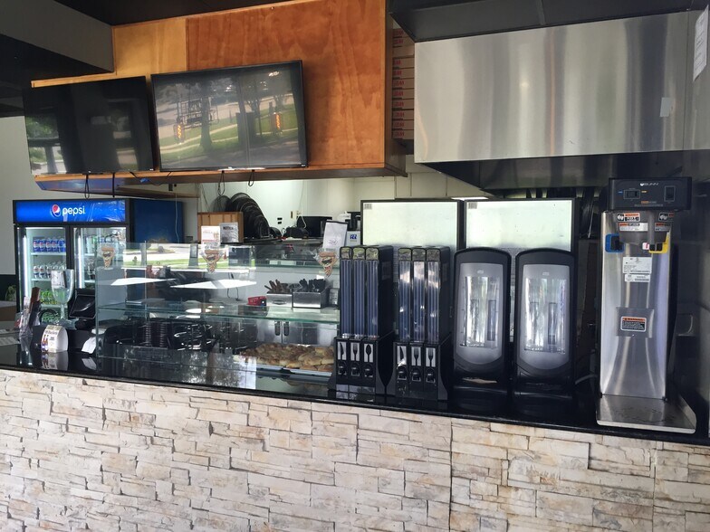 More Photos Of 350 E Seminole Blvd, Sanford Freestanding For Sale