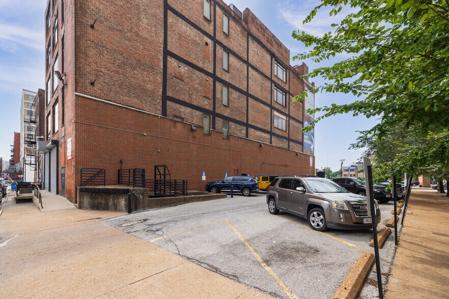 More Photos Of 1409 Washington Ave, Saint Louis Office For Sale