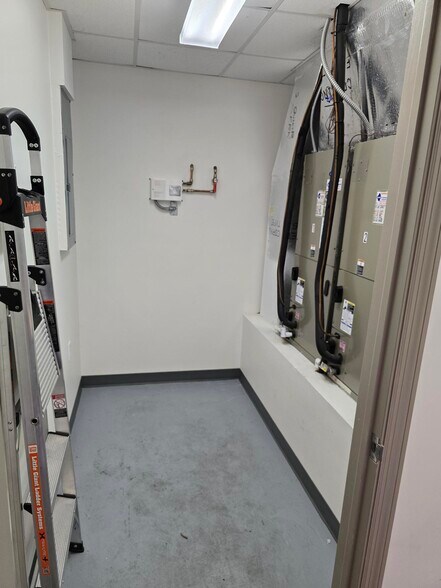 More Photos Of 1201 N Parrott Ave, Okeechobee Medical For Sale