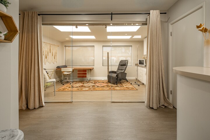 More Photos Of 10724 Riverside Dr, North Hollywood Medical For Lease