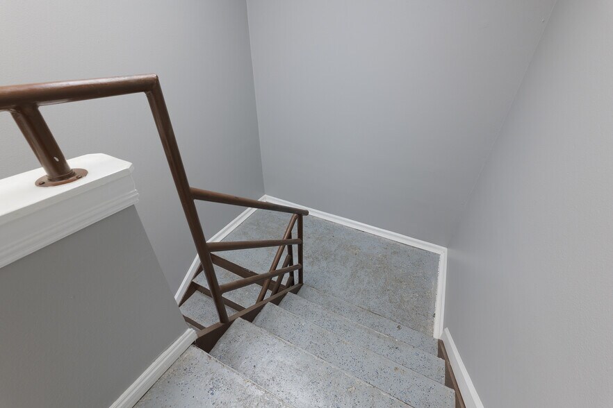 More Photos Of 305 Expressway 83, Mission Medical For Sale