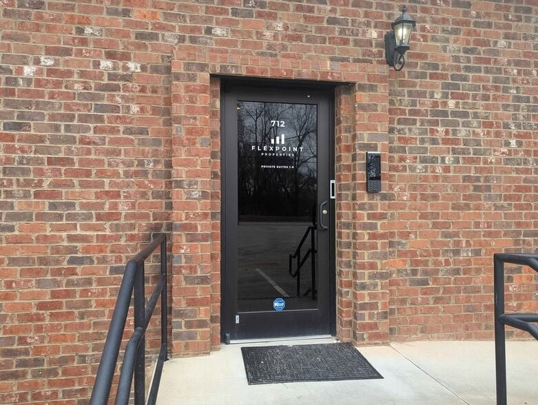 More Photos Of 712 Oak St, Gainesville Coworking Space