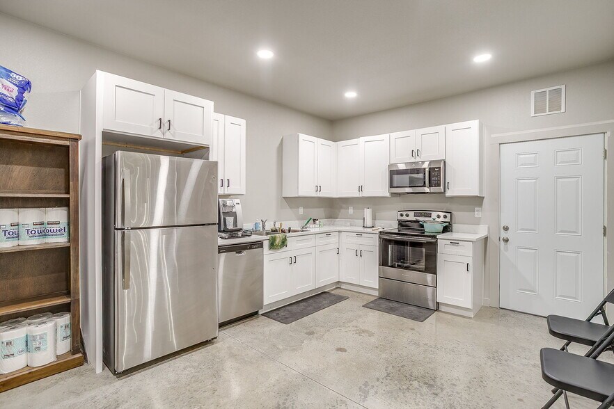 More Photos Of 155 Tiger, Rhome Warehouse For Sale