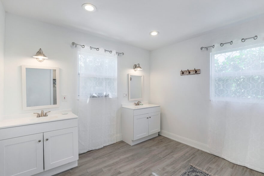 More Photos Of 778 100th Ave N, Naples Specialty For Sale