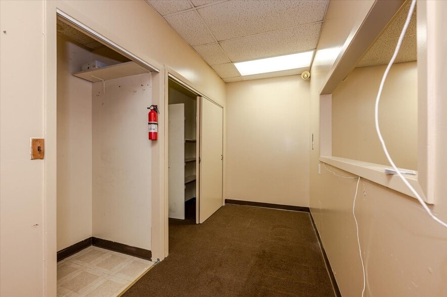 More Photos Of 21-23 W Jamaica Ave, Valley Stream Flex For Sale