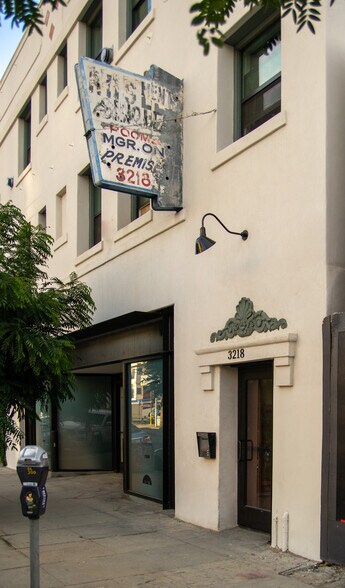 More Photos Of 3300 W Sunset Blvd, Los Angeles Unknown For Lease