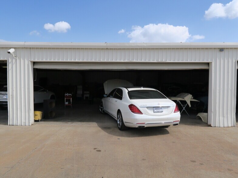 More Photos Of 5610-5613 Southwest Fwy, Houston Flex For Lease