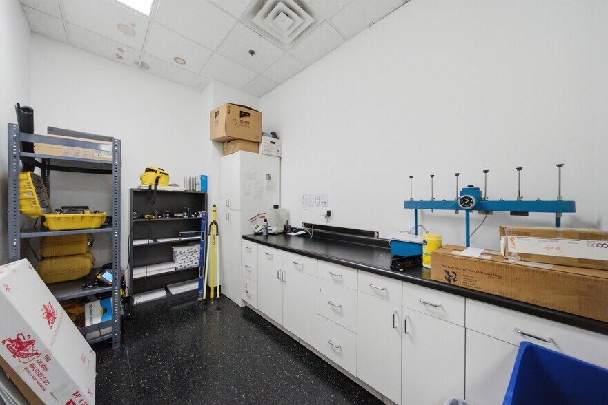More Photos Of 975 Campus Dr, Mundelein Light Manufacturing For Sale