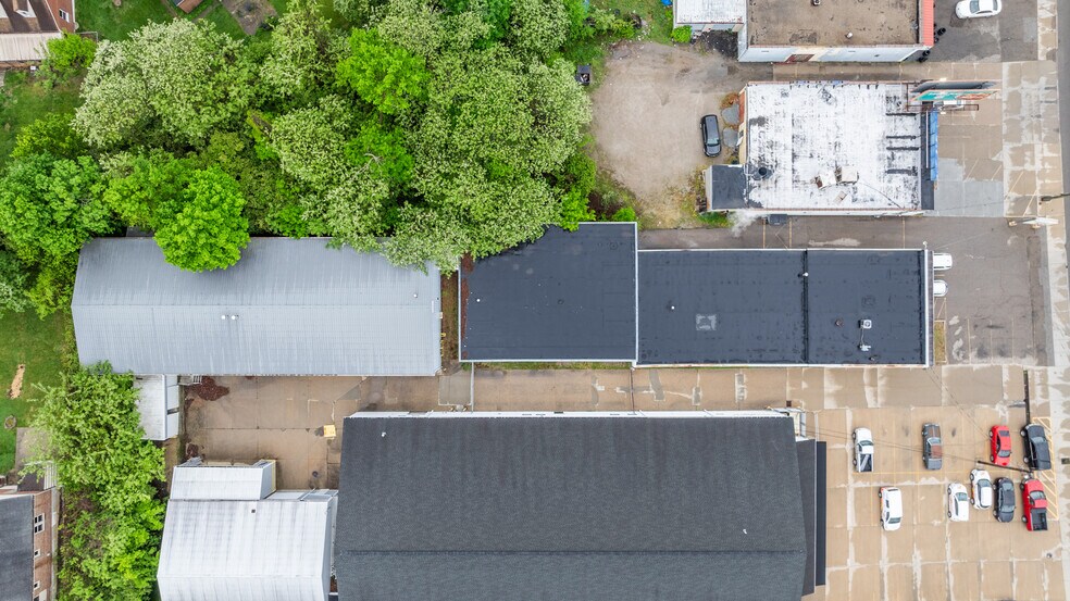 More Photos Of 5101 Crookshank Rd, Cincinnati Freestanding For Lease