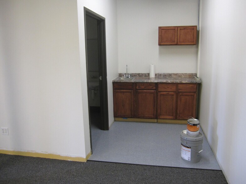 More Photos Of 1740 Skyway Dr, Longmont Warehouse For Lease