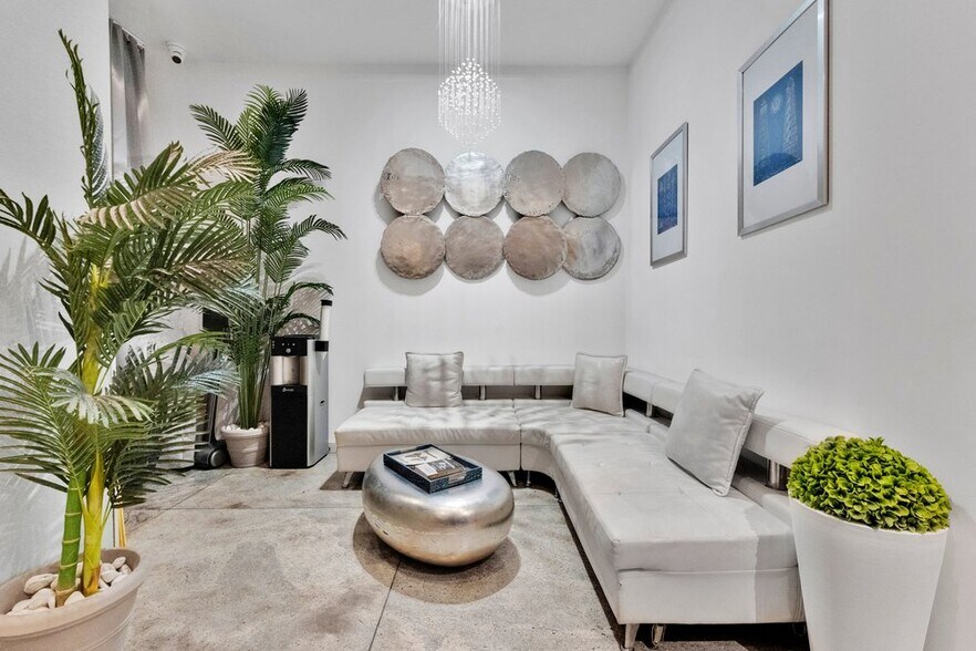 More Photos Of 524 Ocean Dr, Miami Beach Hotel For Sale