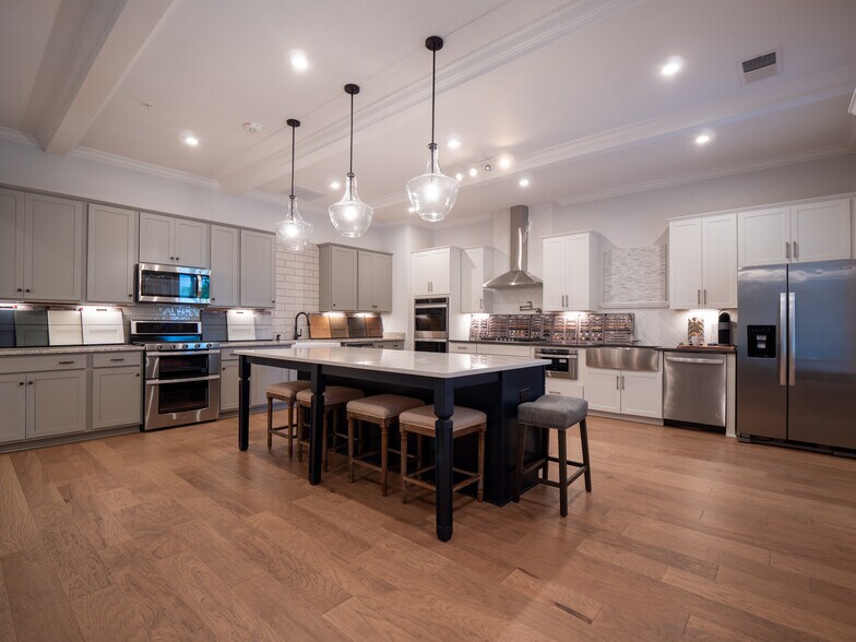 More Photos Of 3957 S Main St, Acworth Office For Sale