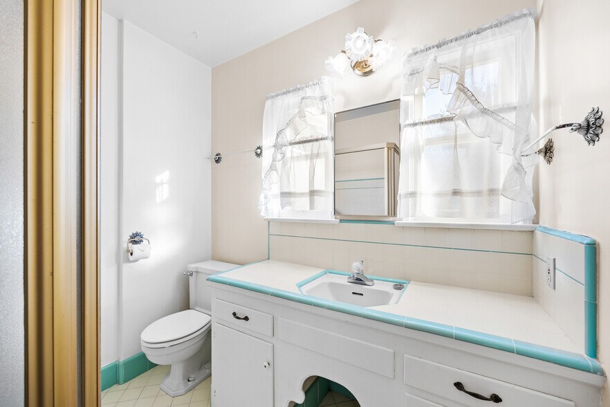 More Photos Of 1047 N San Gabriel Ave, Azusa Apartments For Sale