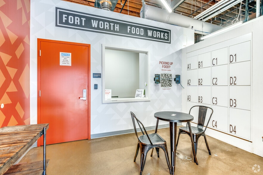 More Photos Of 3004-3008 Cullen St, Fort Worth Distribution For Lease