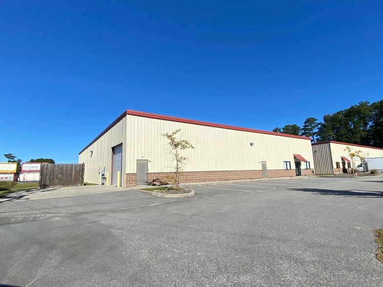 More Photos Of 119 Fabricators St, Summerville Warehouse For Lease
