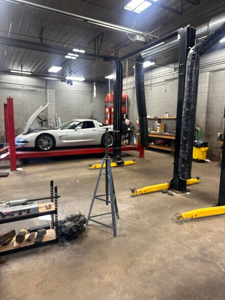 More Photos Of 204 S Union St, Delphi Auto Repair For Lease