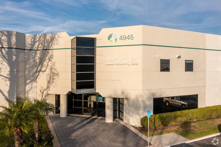 More Photos Of 4935-4945 E Hunter Ave, Anaheim Manufacturing For Lease