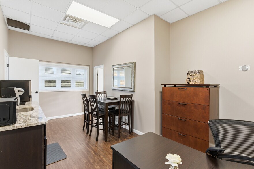 More Photos Of 2860 Noble Rd, Cleveland Office For Sale