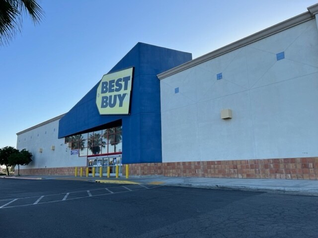 More Photos Of 39176-39532 10th St W, Palmdale Unknown For Lease