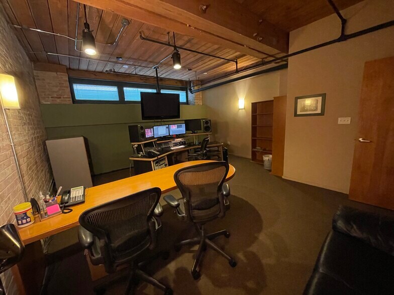 More Photos Of 1327 W Washington Blvd, Chicago Loft Creative Space For Lease