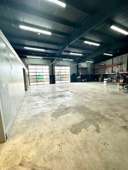 More Photos Of 4002 Laviosier St, Chalmette Warehouse For Lease