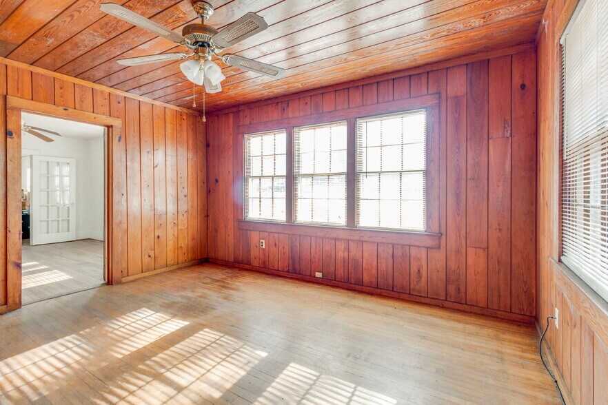 More Photos Of 5601 N Main St, Columbia Office For Sale