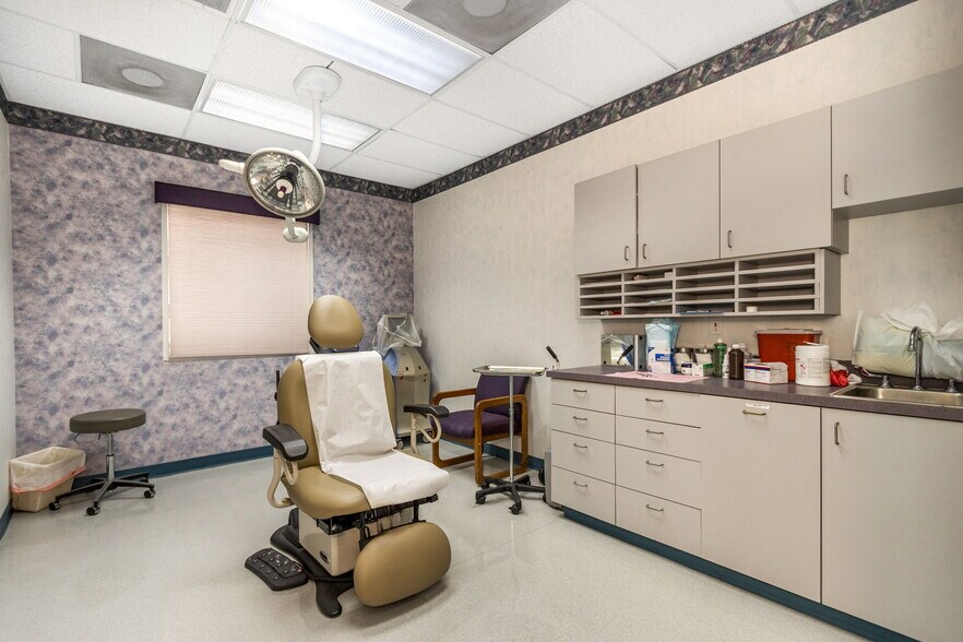 More Photos Of 7641 66th St N, Pinellas Park Medical For Sale