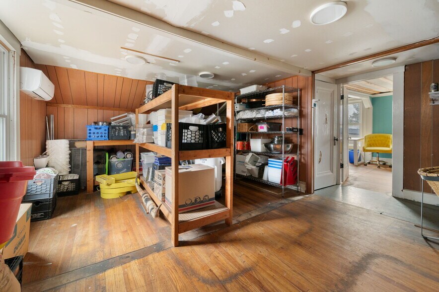 More Photos Of 17 S Main St, Brooklyn Freestanding For Sale