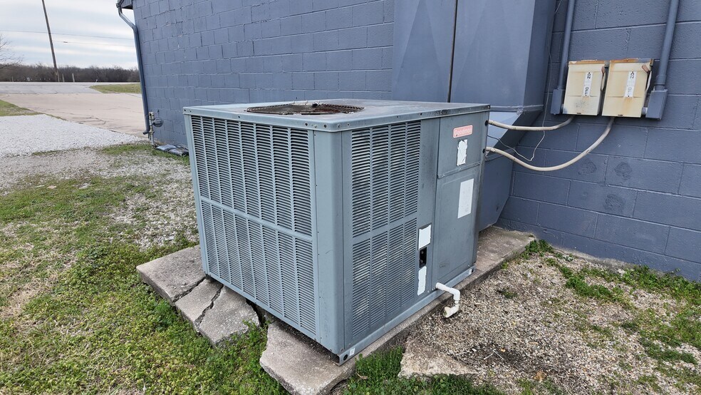 More Photos Of 5467 N Main St, Joplin Freestanding For Sale