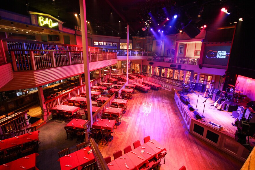 More Photos Of 2800 Buck Owens Blvd, Bakersfield Restaurant For Sale