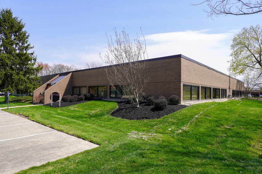More Photos Of 4430-4438 Carver Woods Dr, Blue Ash Office For Lease