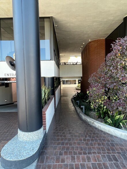 More Photos Of 415 N Crescent Dr, Beverly Hills Medical For Lease