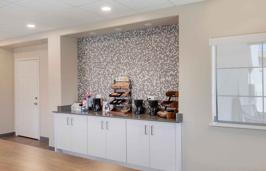 More Photos Of 7212 Eastpoint Blvd, Baytown Hotel For Sale