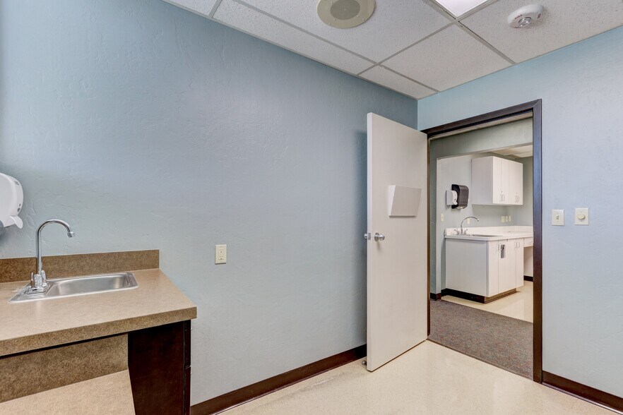 More Photos Of 5622 N Portland Ave, Oklahoma City Medical For Lease