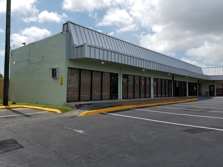 More Photos Of 435 S State Road 7, Hollywood General Retail For Lease