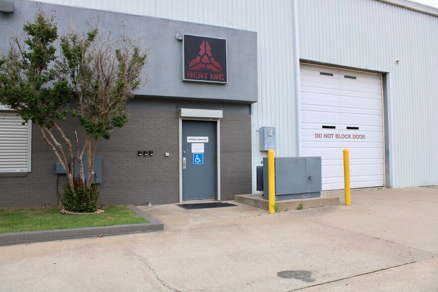 More Photos Of 4121 S 72nd Ave, Tulsa Service For Sale